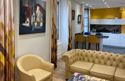 Chamalieres Apartment | Holiday Apartment "Ecrin Haut De Gamme" with Balcony, Shared Terrace & Wi-Fi