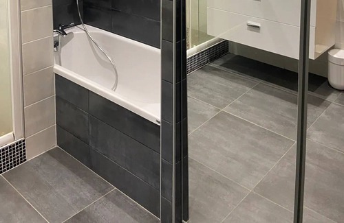 Chamalieres Apartment | Holiday Apartment "Ecrin Haut De Gamme" with Balcony, Shared Terrace & Wi-Fi