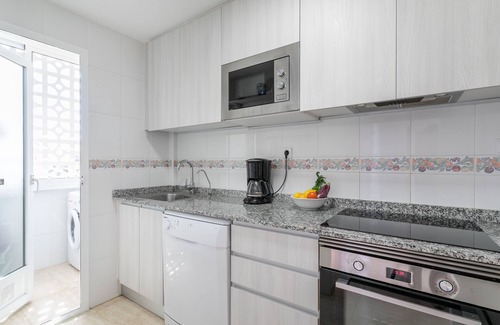 Los Arenales del Sol Apartment | Holiday Apartment with Sea View, Shared Pool & Jacuzzi, Terraces, Garden & Wi-Fi