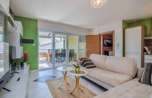 Soline Apartment | Holiday apartment Flat with large terrace near the beach and air conditioning