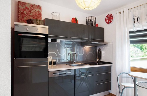 Muritz Apartment | Holiday Apartment "Gabi" with Shared Terrace & Wi-Fi