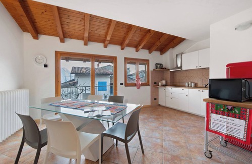 Esmate Apartment | Holiday Apartment "Gelsomino" with Balcony & Wi-Fi