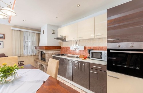 Peresiji Apartment | Holiday apartment Peresiji AUA with shared pool