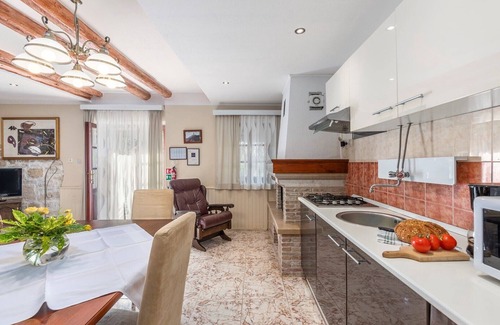 Peresiji Apartment | Holiday apartment Peresiji AUA with shared pool