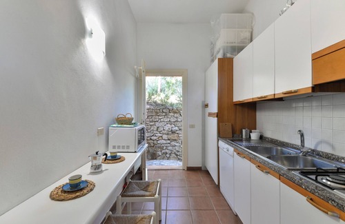 Procchio Apartment | Holiday Apartment 'Il Papavero' with Wi-Fi
