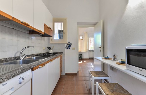 Procchio Apartment | Holiday Apartment 'Il Papavero' with Wi-Fi