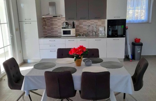 Suha Punta House | Holiday Apartment in Kampor with Private Parking