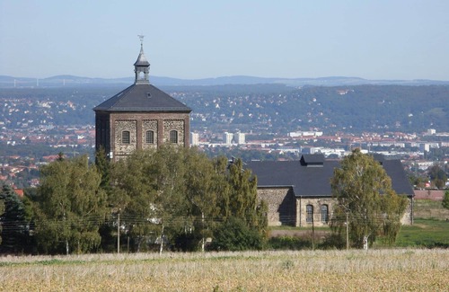 Kleinnaundorf House | Holiday Apartment in Kleinnaundorf with Private Parking