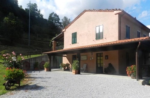 San Marcello Piteglio Apartment | Holiday Apartment in Piteglio with Common Pool and Mountain View