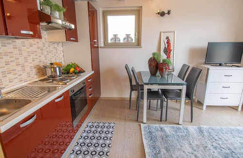 Plassi Apartment | Holiday Apartment in Plassi with Panoramic Terrace and Lakefront View