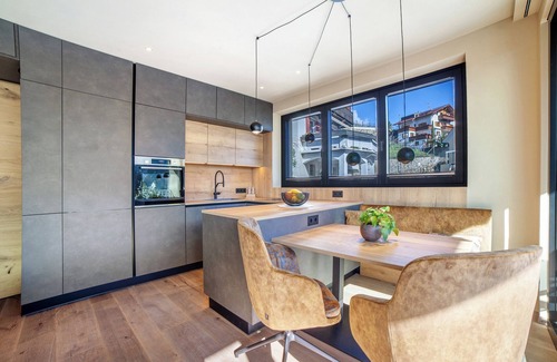 Merano Apartment | Holiday Apartment 'Levita Living Wolke' with Mountain View and Private Terrace