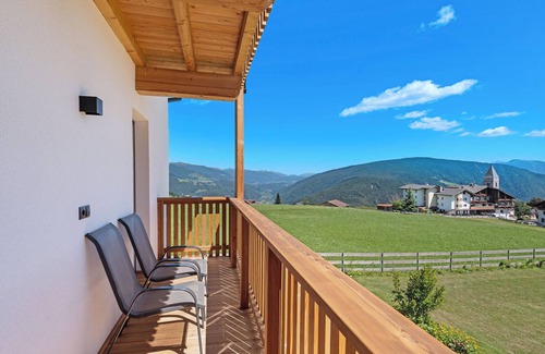 Maranza Apartment | Holiday Apartment "Living Lerchna - Apartment Morgentau" with Mountain View, Balconies & Wi-Fi