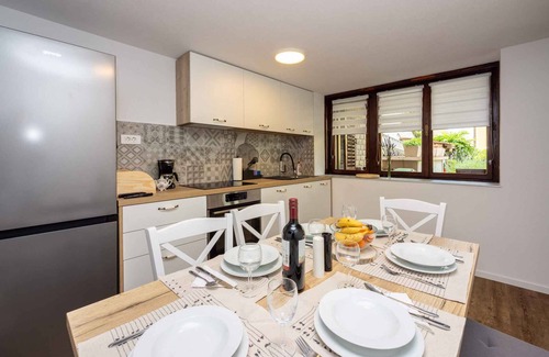 Selce Apartment | Holiday apartment mit Balkon