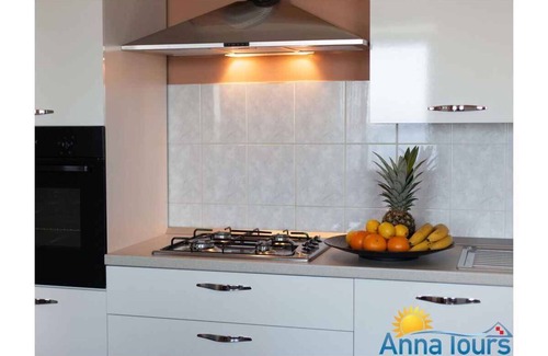 Njivice Apartment | Holiday apartment near to the beach with air conditioning