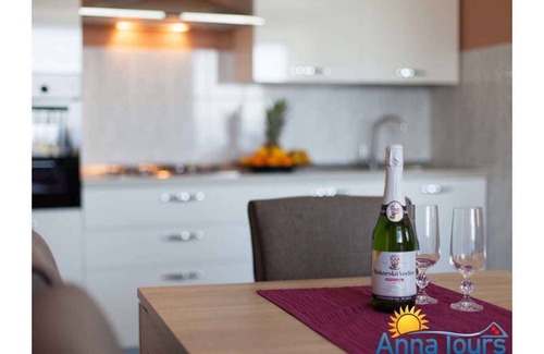 Njivice Apartment | Holiday apartment near to the beach with air conditioning