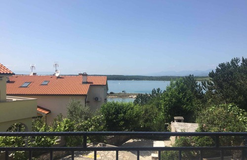 Klimno Apartment | Holiday apartment near the beach with sea view