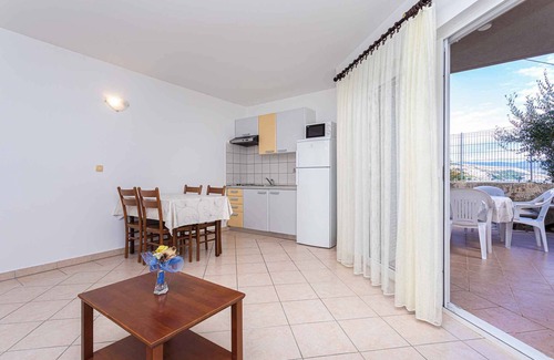 Baska Apartment | Holiday apartment near the sea with barbecue and panoramic view