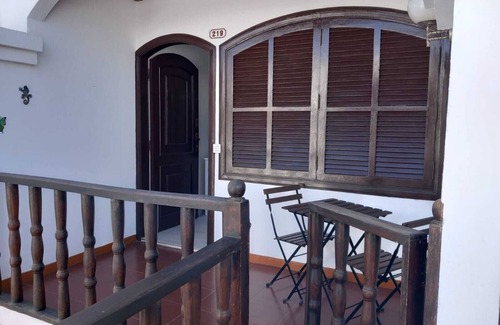 Playa Honda Apartment | Holiday Apartment 'Playa Honda Holiday Home' with Shared Garden, Balcony and Wi-Fi