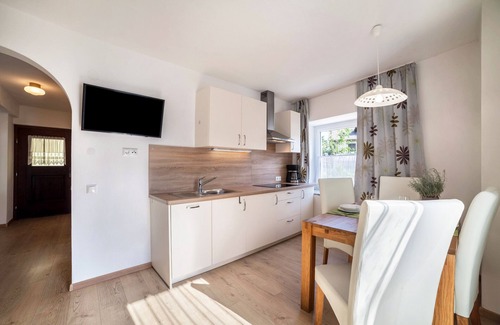 Tesimo Apartment | Holiday Apartment "Residenz Alpina - Comfort No. 1" with Balcony & Wi-Fi