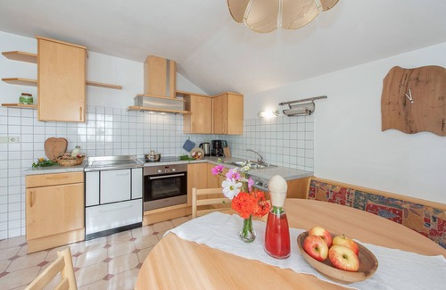 Brie Apartment | Holiday Apartment "Rosengarten - Heigler Hof" with Mountain View, Wi-Fi, Balcony, Sauna & Terrace