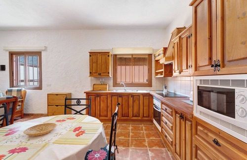 Buenavista del Norte Apartment | Holiday Apartment 'Teresa' with Mountain Views and Wi-Fi