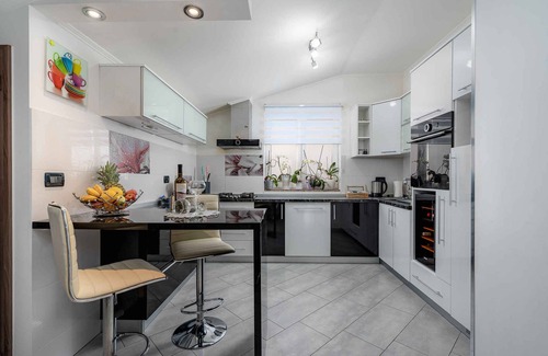 Murine Apartment | Holiday apartment with balcony and air conditioning