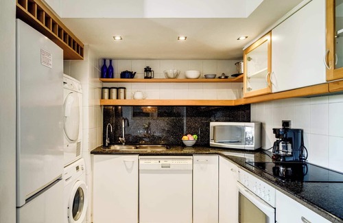 Camps Bay Apartment | Holiday Apartment w Sea Views & Pool CBT Suite