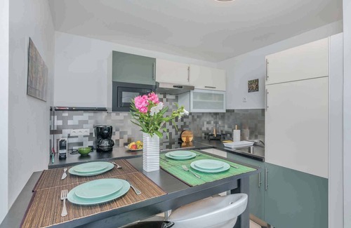 Cizici Apartment | Holiday apartment with air conditioning and balcony