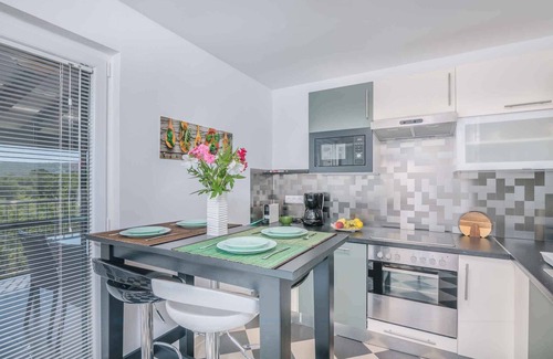 Cizici Apartment | Holiday apartment with air conditioning and balcony