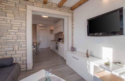 Kaldanija Apartment | Holiday apartment with communal pool and air conditioning