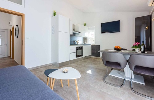 Dramalj Apartment | Holiday apartment with balcony and air conditioning