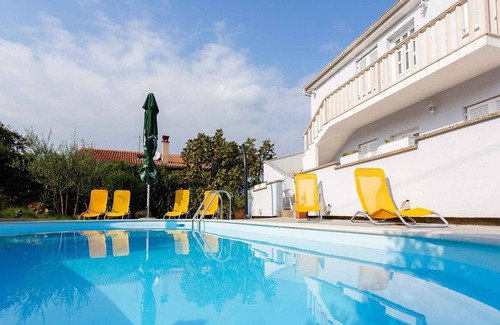 Salatic Apartment | Holiday apartment with pool