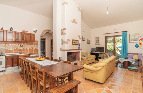 Onifai Apartment | Holiday Apartment with Spacious Outside Area; Parking Available