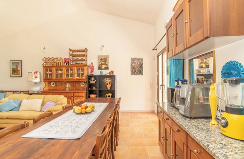 Onifai Apartment | Holiday Apartment with Spacious Outside Area; Parking Available