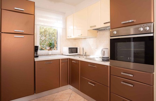 Salatic Apartment | Holiday apartment with use of pool