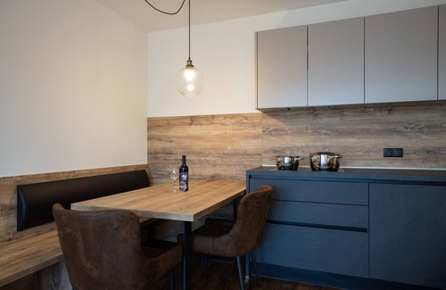 Terento Apartment | Holiday Apartment "Wohnung 5" with Sauna, Terrace & Mountain View