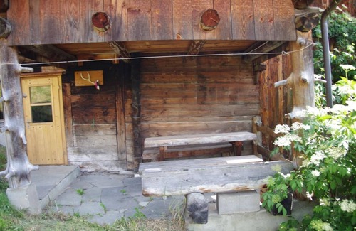 Praz House | Holiday cottage-Altes Walserhaus Brün