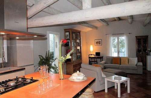 Cucuron House | Holiday cottage in Cucuron, Luberon, intimate plot, pool, pets allowed