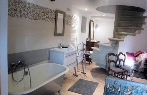 Cucuron House | Holiday cottage in Cucuron, Luberon, intimate plot, pool, pets allowed