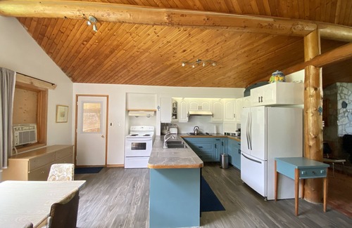 Central Kootenay House | Holiday Creek Vacation Rental