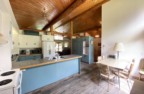 Central Kootenay House | Holiday Creek Vacation Rental