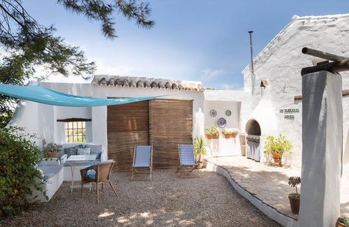 Villanueva del Trabuco Apartment | Holiday home "El granero mountain cottage" with communal pool and WiFi