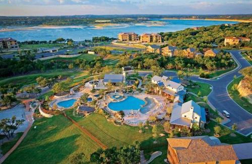 Northshore On Lake Travis Villa | Holiday Family Retreat at Lake- Lake Views, Pickleball, Jacuzzi & Winery