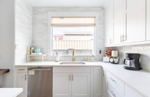 Highland House | Holiday Family Retreat, Modern Townhome, Home Theater, Gas Fireplace & Mountains