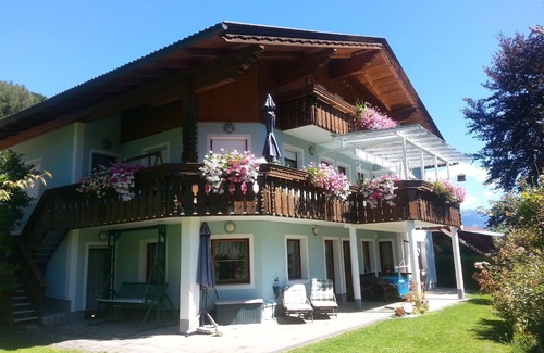 Flattach Apartment | Holiday flat "Anna" with terrace