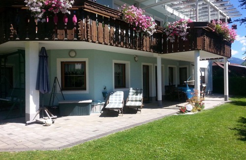 Flattach Apartment | Holiday flat "Anna" with terrace