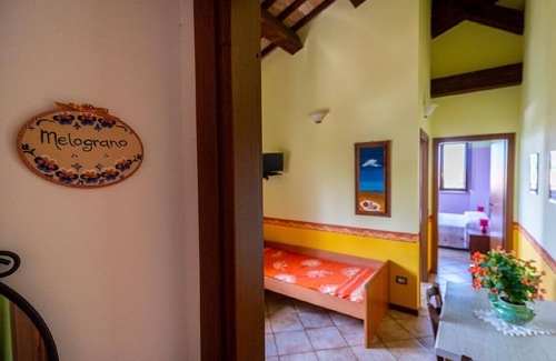 Cessapalombo Other | holiday flat 'Pomegranate' with swimming pool