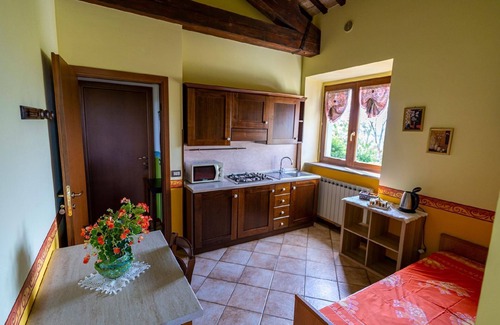 Cessapalombo Other | holiday flat 'Pomegranate' with swimming pool