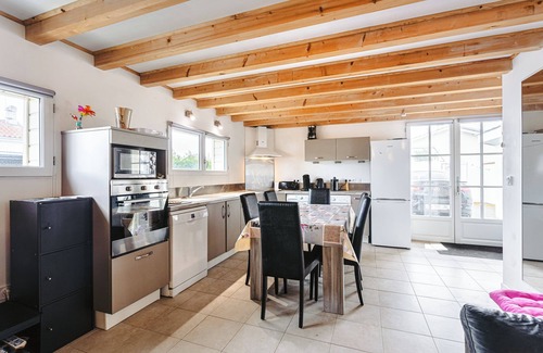 Boyardville House | Holiday Home "Maison Boyardville Piscine" with Pool & Wi-Fi