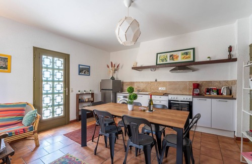 Saint-Hilaire-d'Ozilhan House | Holiday Home 'L'oustalet' with Private Terrace, Wi-Fi and Air Conditioning